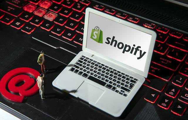 定制外貿獨立站商城和選擇Shopify建站大比拼，一擼到底！